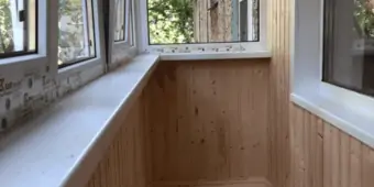 Отделка балкона пластиковыми панелями