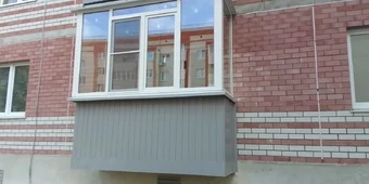 Установка пластикового балкона , стеклопакеты с мультифункцией. КВЕ -мастер