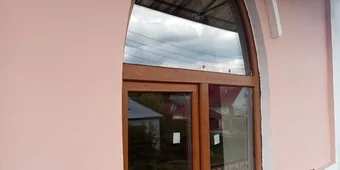 Установка пластиковых окон Rehau 70,с ламинацией с 2х сторон (золотой дуб)